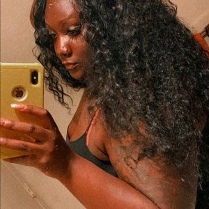 Meet your Posher, Kayla